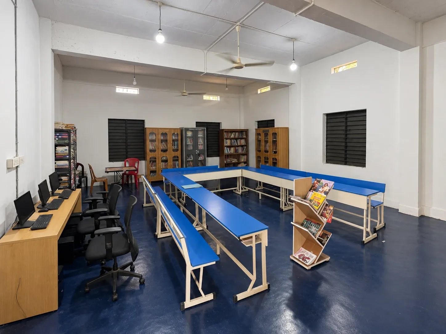 Reading tables and computers in the ETCES library