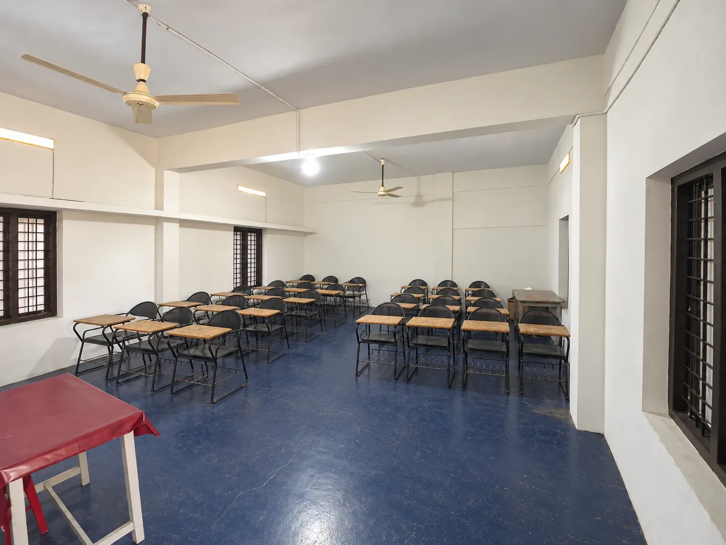 Rows of desks in an ETCES smart classroom